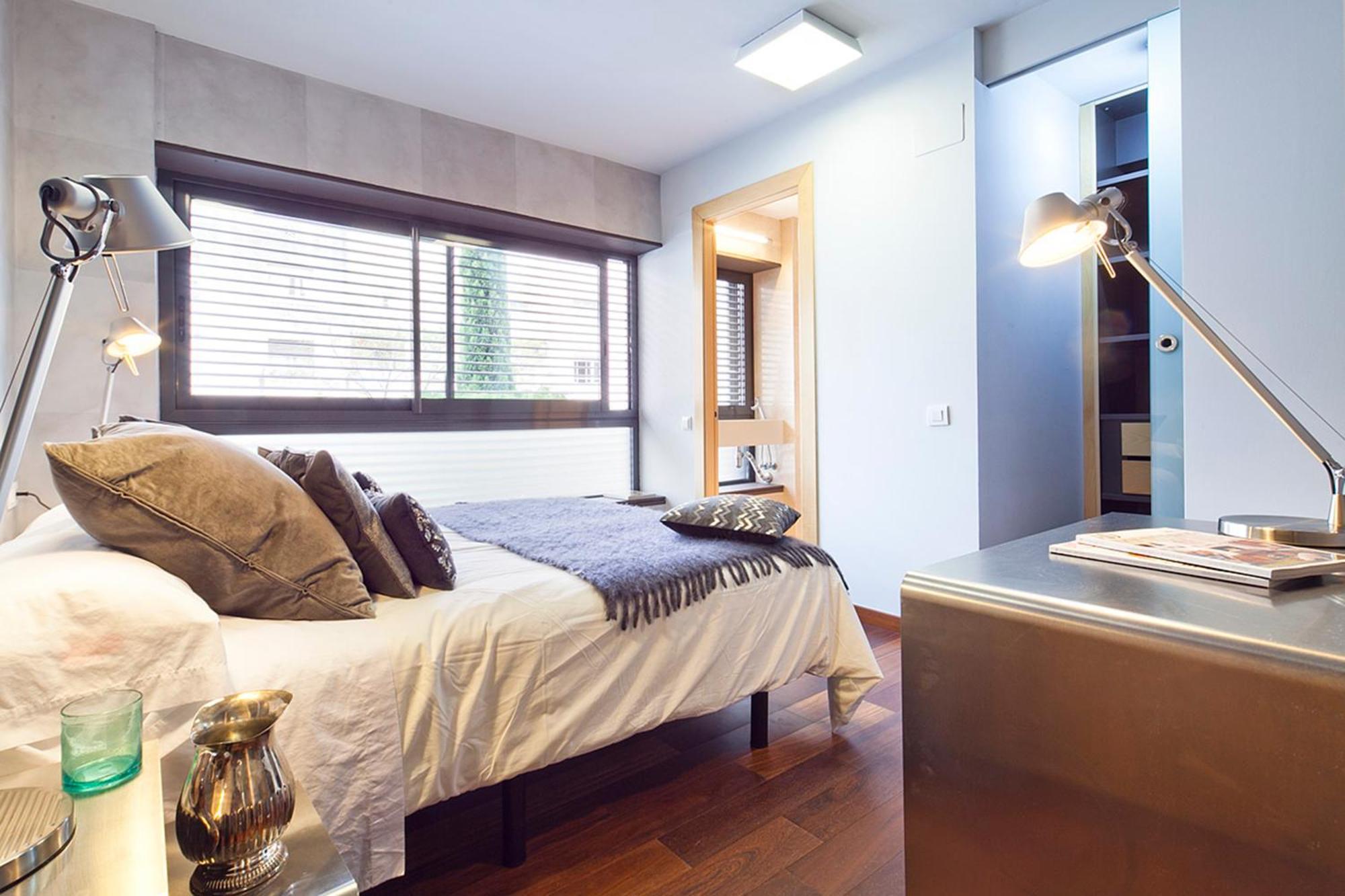 My Space Emirates - Splendid Apartment With Terrace And Pool Near Park Gueell Барселона Экстерьер фото